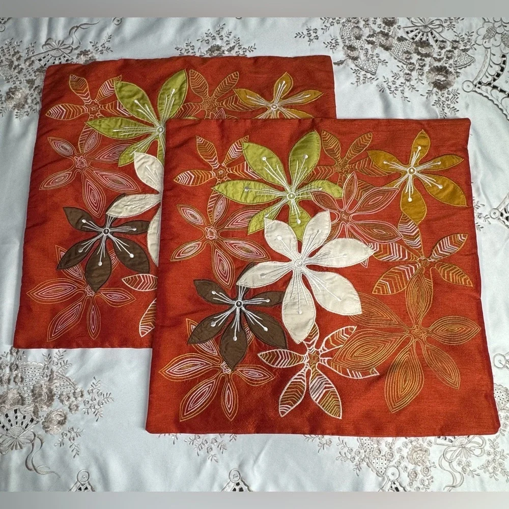 Pier 1 Imports lot Of Two Decorative Floral Pillow Covers Set